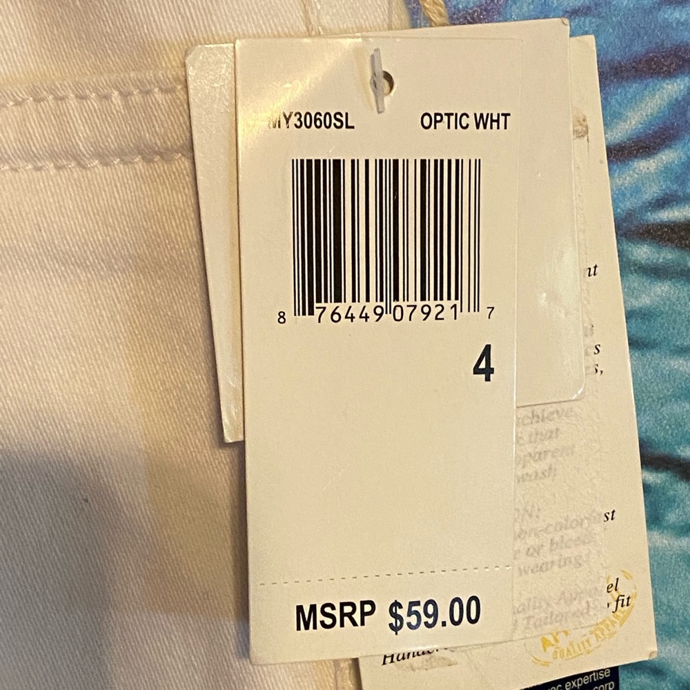 NWT Women's Seven7 Bermuda Stretch Denim Shorts SZ 4 White - Picture 3 of 5